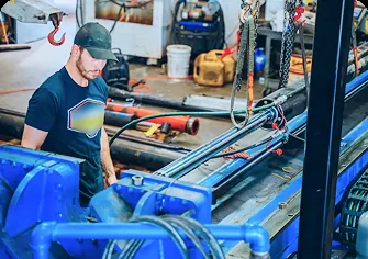 Mobile hydraulic and cylinder repair